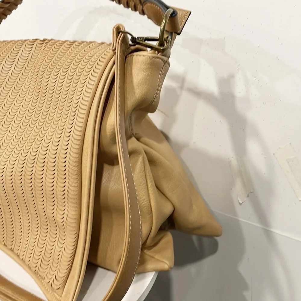 Coco + Carmen Giana Messenger Bag Shoulder Crossbody Tan Vegan‎ Faux Leather